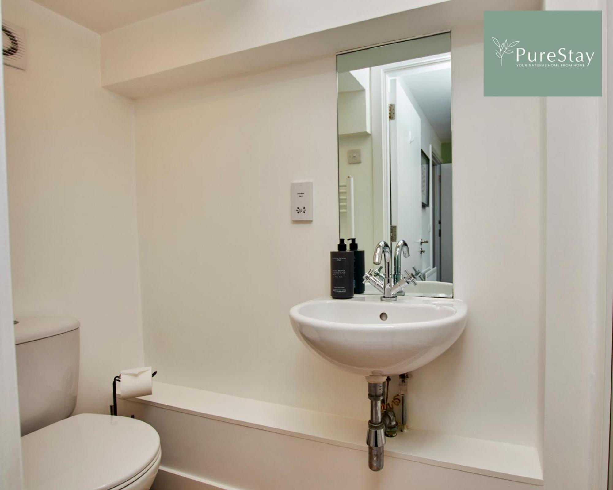 Beautiful Four Bed House By Purestay Short Lets & Serviced Accommodation Coventry With Parking Экстерьер фото